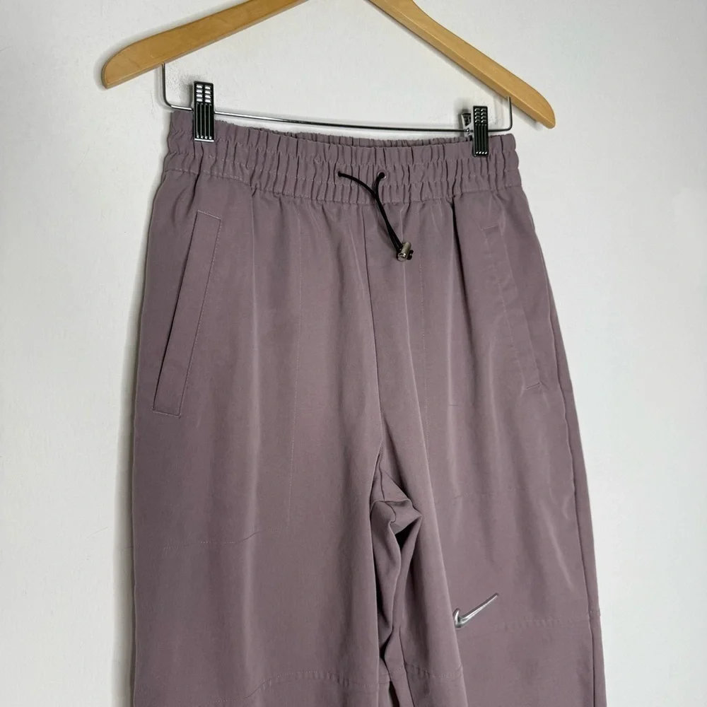 Nike Women’s Relaxed Fit Jogger Pants – Mauve Purple – Size M